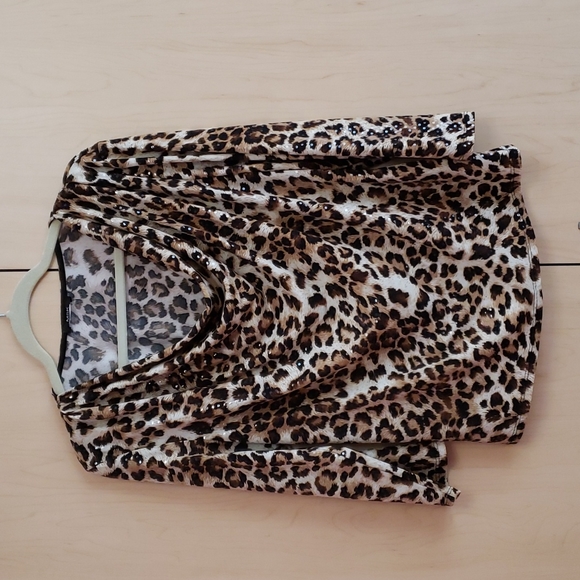 A leopard-print blouse with transparent sequins all throughout - Picture 1 of 4